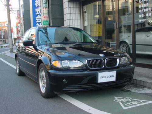 03 BMW 320i